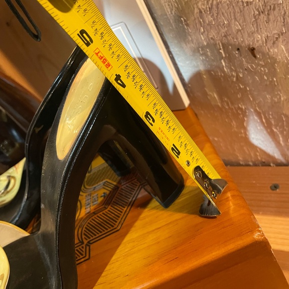 Gucci size 8 1/2 black high heels lightly used - Picture 6 of 6